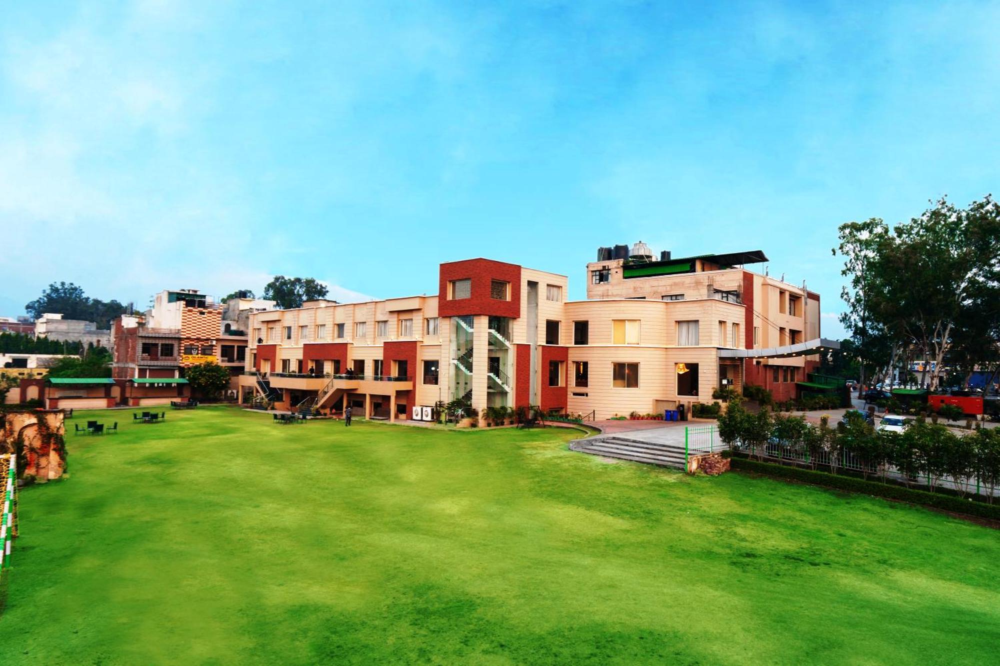 Hotel Classic Residency Kālka المظهر الخارجي الصورة