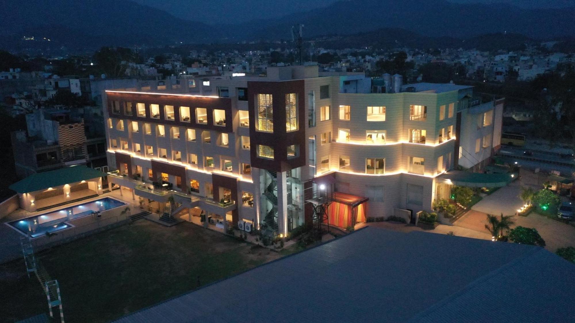 Hotel Classic Residency Kālka المظهر الخارجي الصورة