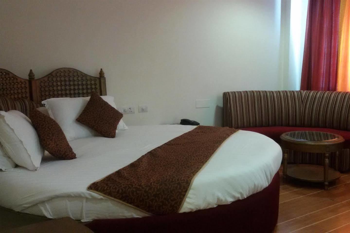 Hotel Classic Residency Kālka المظهر الخارجي الصورة