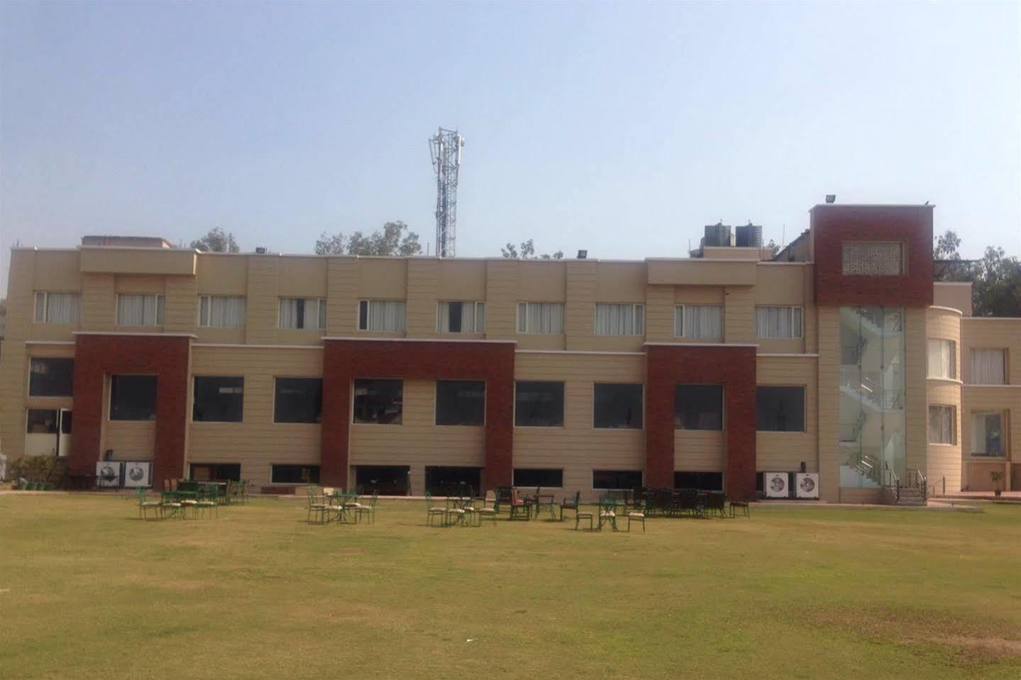 Hotel Classic Residency Kālka المظهر الخارجي الصورة