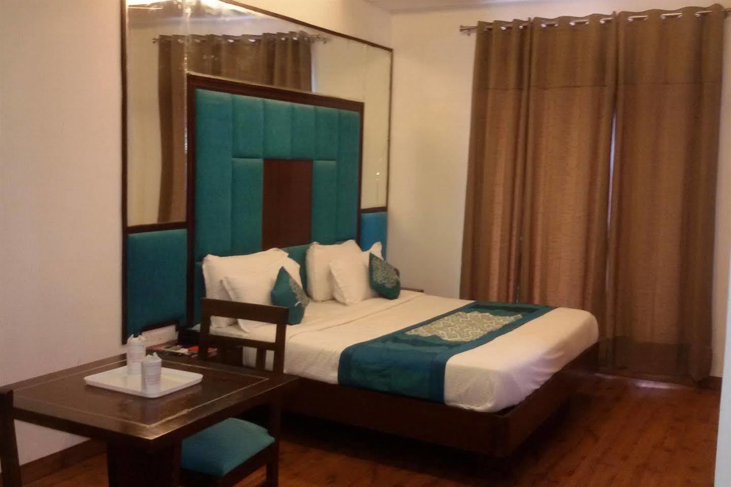 Hotel Classic Residency Kālka المظهر الخارجي الصورة